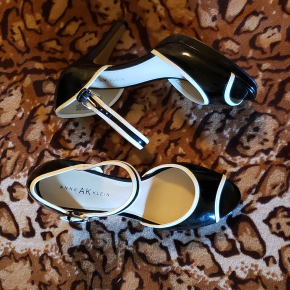 Anne Klein Shoes - Anne Klein heels 9.5M